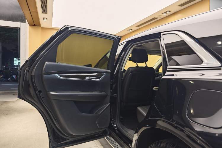 Used Cadillac XT5 2018 25T Luxury Model
