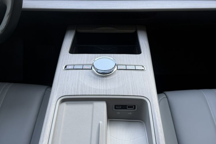 Used Geely Galaxy E8 2024 550 km Range Rear-Wheel-Drive PRO