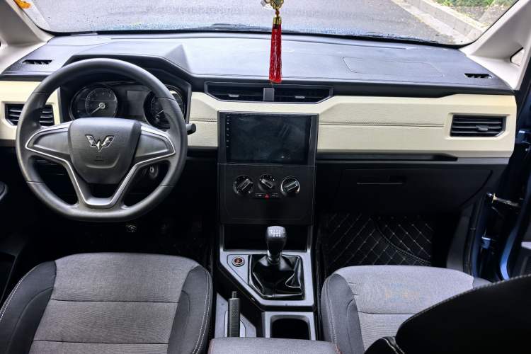 Used Wuling Hongguang PLUS 2019 1.5T Manual Comfort Version 7 Seats
