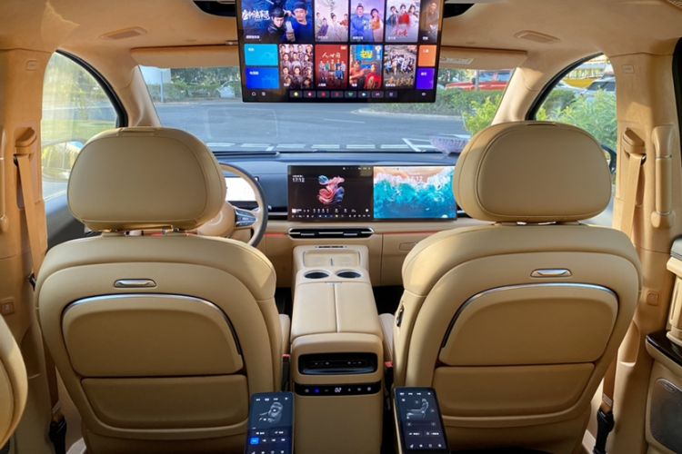 Used VOYAH Dream 2025 PHEV Four-Wheel-Drive Flagship Kunpeng Edition
