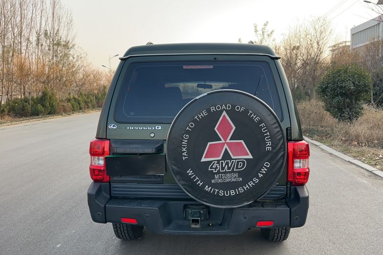 Used Leopaard Q6 2014 2.4L Two-Wheel Drive Version
