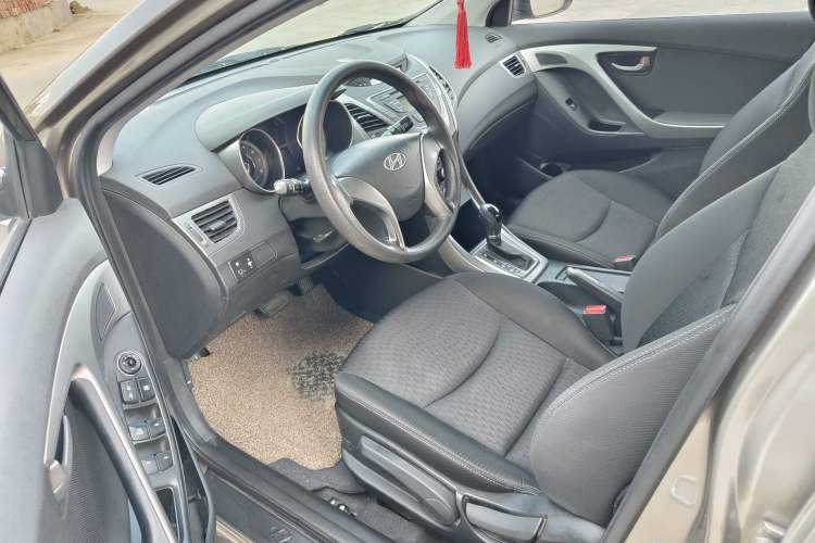 Used Hyundai Elantra (5th Generation / Langdong) 2012 1.6L Automatic Fashion Edition