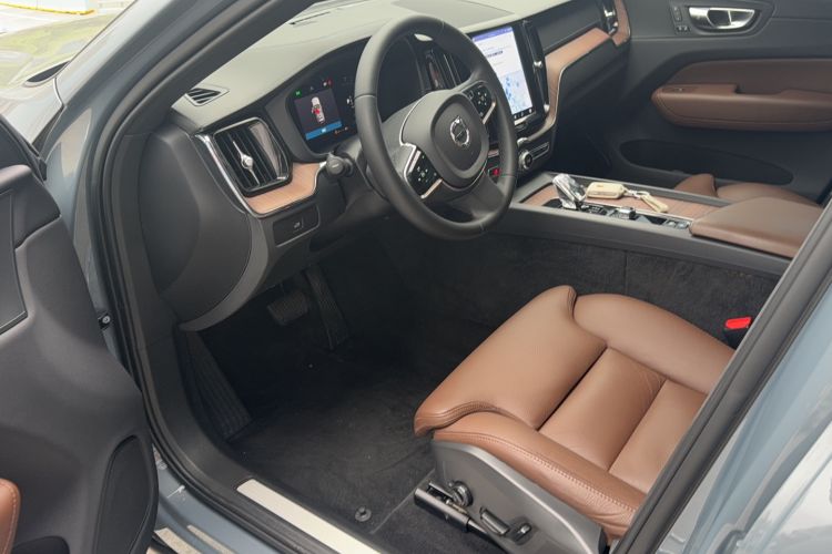 Used Volvo XC60 2023 B5 4x4 Smart Luxury Edition
