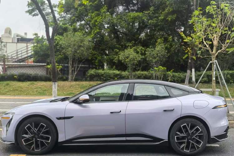 Used Avatr 06 2025 Pro Range-Extended Edition Exterior 3