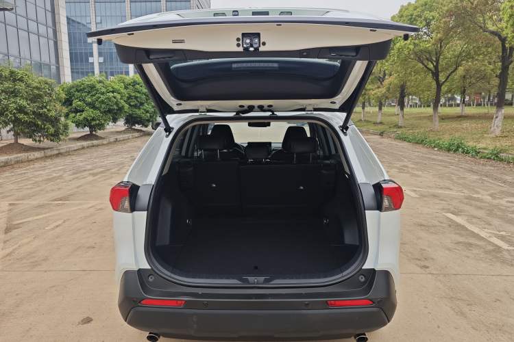 Used Toyota RAV4 2023 2.0L CVT Two-Wheel Drive Urban Edition Exterior 7