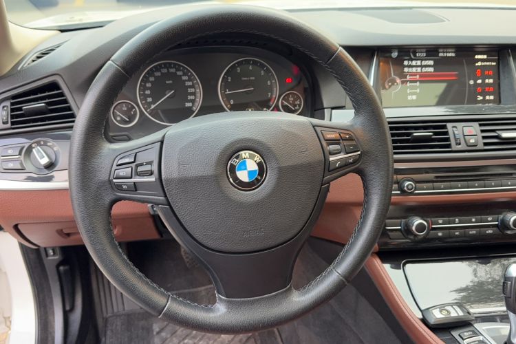 Used BMW 5 Series 2014 520Li Elegant Model
