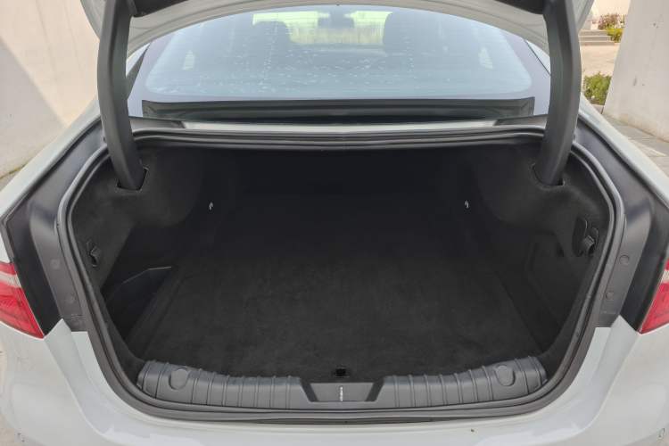 Used Jaguar XF 2016 XF 2.0T Two-Wheel-Drive Luxury Edition
