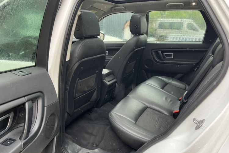 Used Land Rover Discovery Sport 2018 240 PS PURE Edition Interior 5