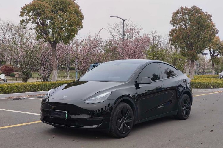 Used Tesla Model Y 2023 Long-Range All-Wheel-Drive Version