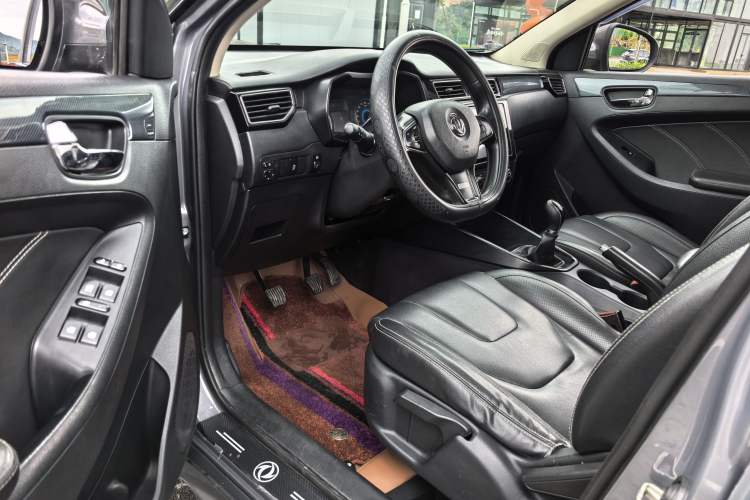 Used Dongfeng Fengon 580 2021 Revised ☆ Star Edition 1.8L Manual Elite Version Interior 3