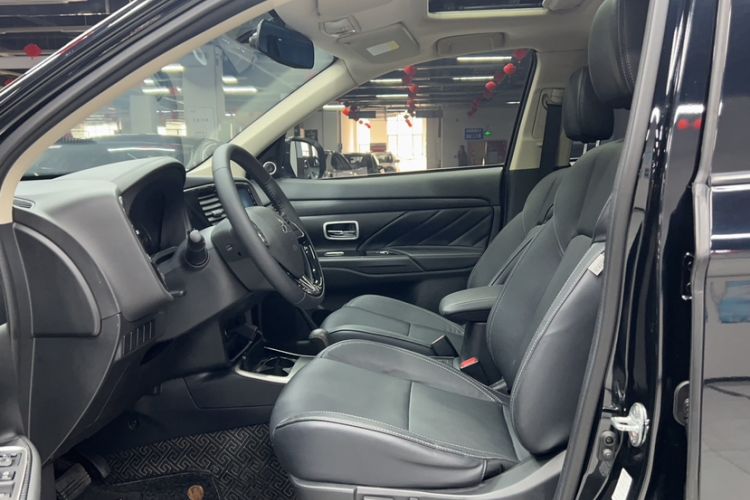 Used Mitsubishi Outlander 2019 2.0L Two-Wheel Drive Comfort Edition 5 Seats China V Standard