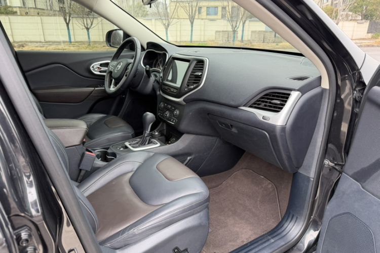 Used Jeep Cherokee 2016 2.4L Professional Edition