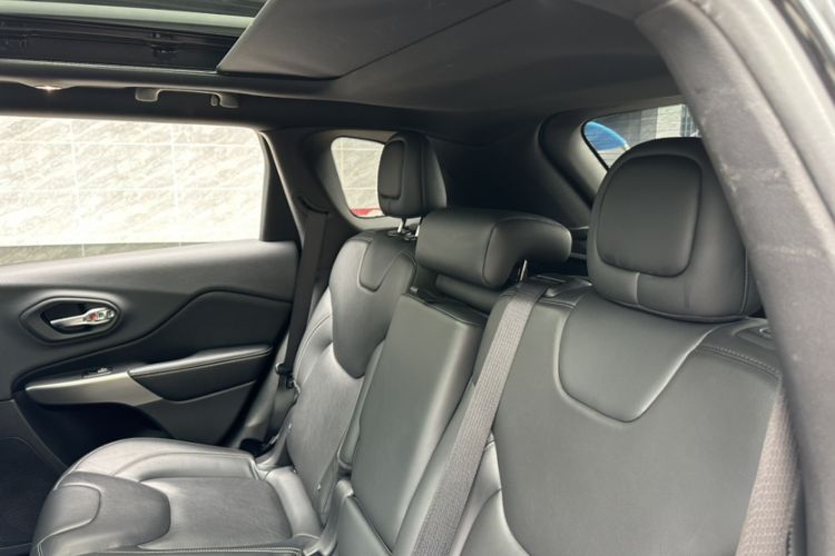 Used Jeep Cherokee 2021 2.0T Four-Wheel Drive 80th Anniversary Edition
