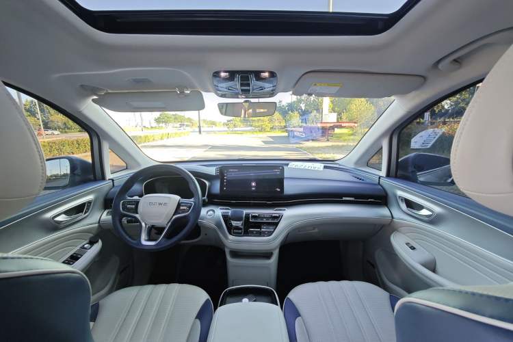 Used Roewe iMAX8 2022 400TGI Celebration Edition
