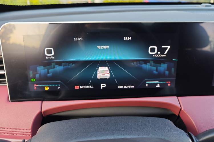 Used JETOUR X70 PLUS 2023 1.6T DCT Stronger 7-Seater