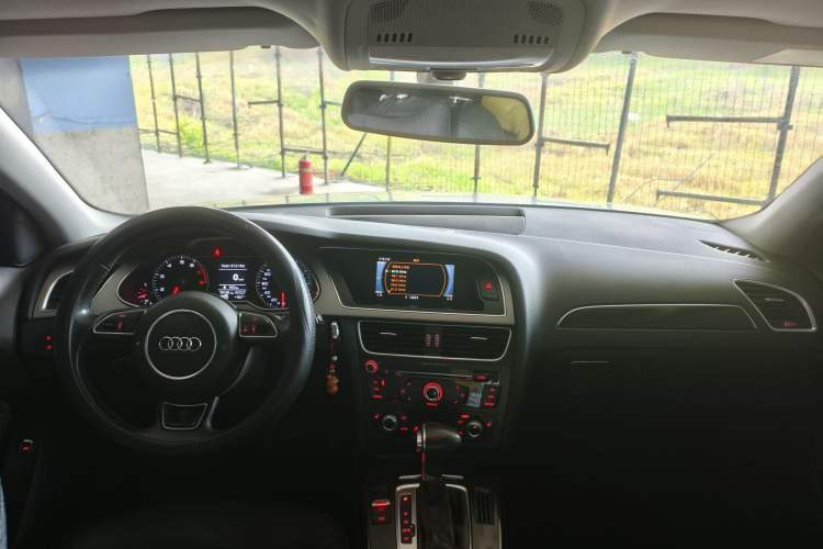 Used Audi A4L 2015 35 TFSI Automatic Comfort Model Interior 3