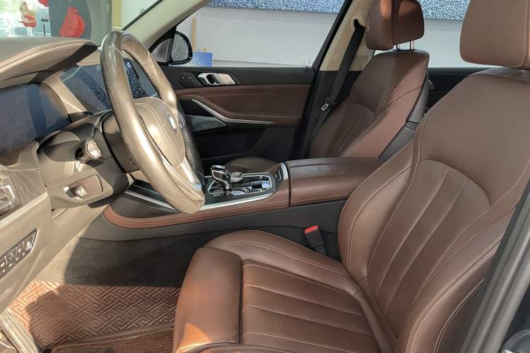 Used BMW X7 2020 xDrive40i Luxury Package with Leading Features