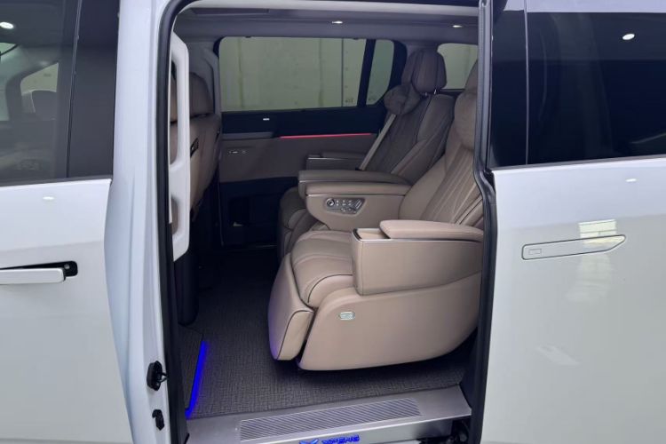 Used XPeng X9 2025 740 Ultra-Long Range Max
