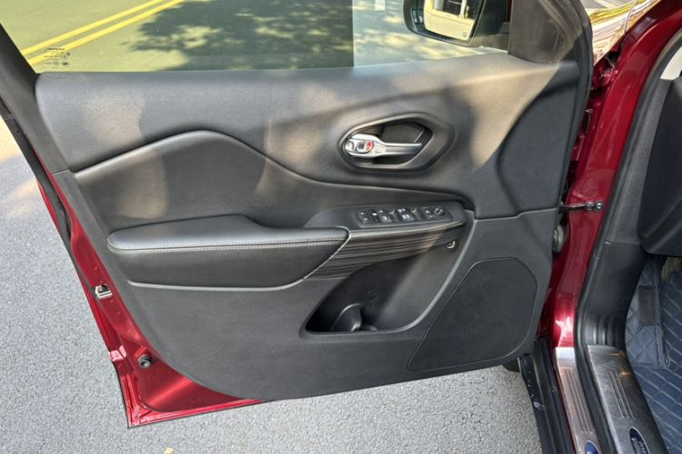 Used Jeep Cherokee 2016 2.4L Superior Edition