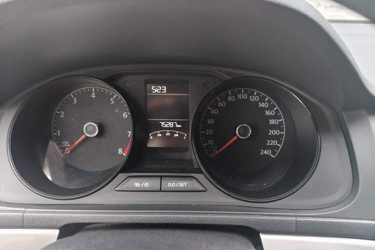 Used Volkswagen Lavida 2017 1.6L Automatic Fashion Edition Odometer Close Up