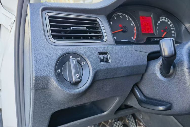 Used Volkswagen Santana 2015 1.6L Manual Fashion Edition
