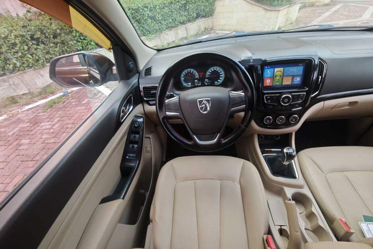 Used Baojun 730 2015 1.8L Manual Comfort ESP Version 7-seater
