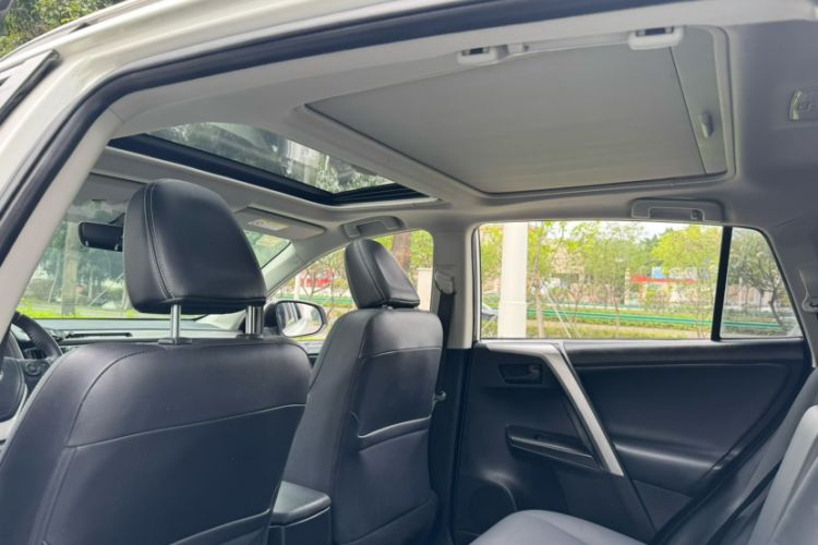 Used Toyota RAV4 2016 2.5L Automatic 4x4 Elite Edition Interior 1