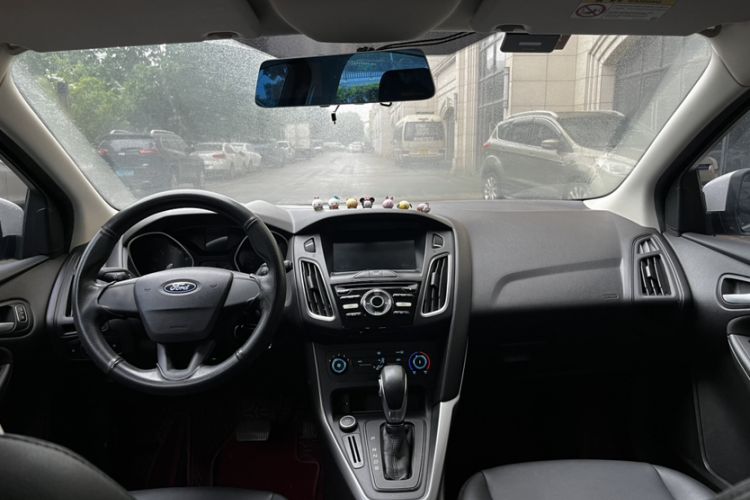 Used Ford Focus 2017 Hatchback 1.6L Automatic Comfort Plus SmartDrive Edition Interior 1