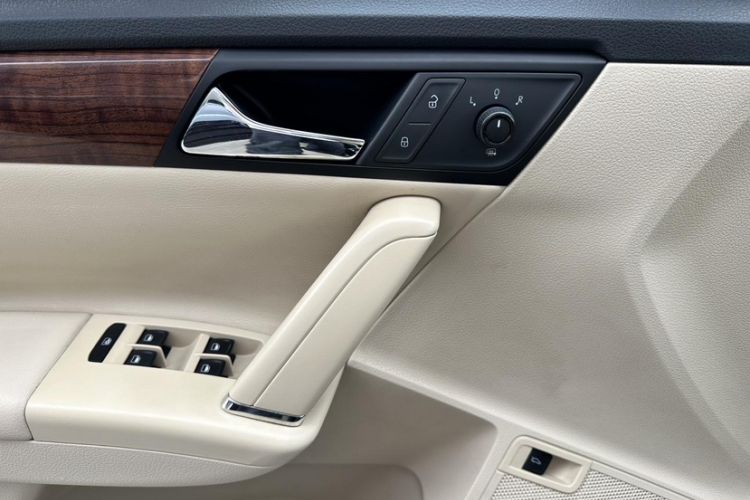 Used Volkswagen Lavida 2013 Restyled Classic 1.6L Automatic Comfort Edition Interior 11