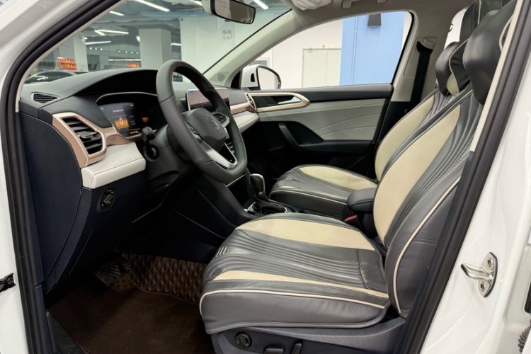 Used Volkswagen Tharu 2024 300TSI Two-Wheel-Drive Moonlight Edition Interior 6