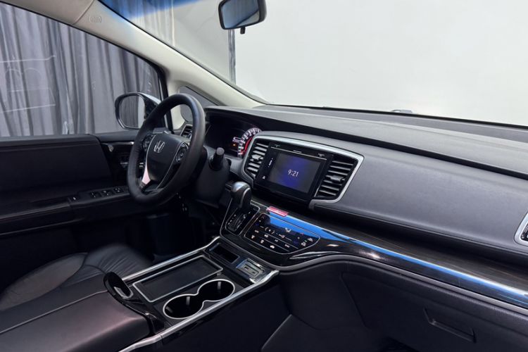 Used Honda Odyssey 2018 2.4L Smart Edition Interior 6