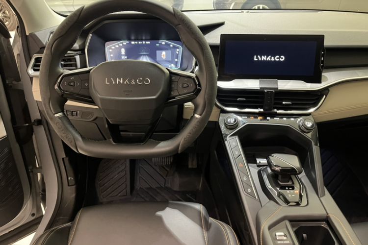 Used Lynk & Co 06 EM-P 2022 PHEV 84 km Range Pro Version Interior 4