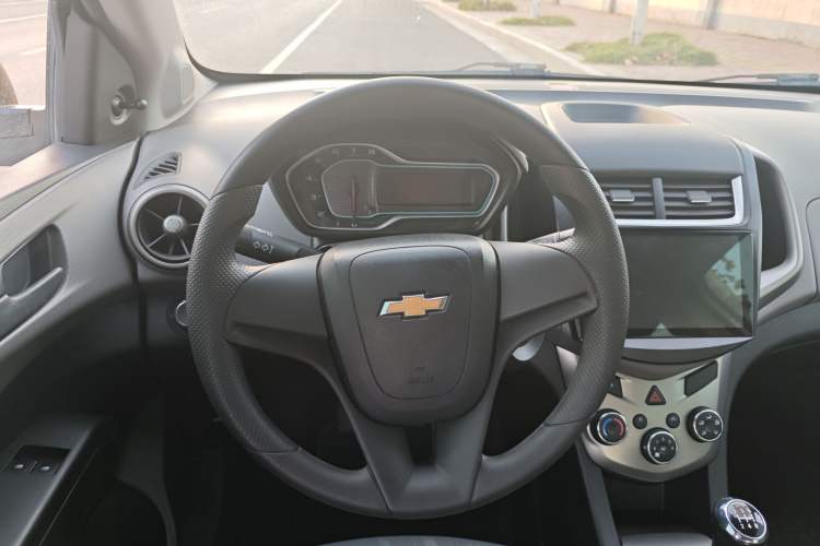 Used Chevrolet Aveo Sonic 2014 Sedan 1.4SL MT Comfort Edition
