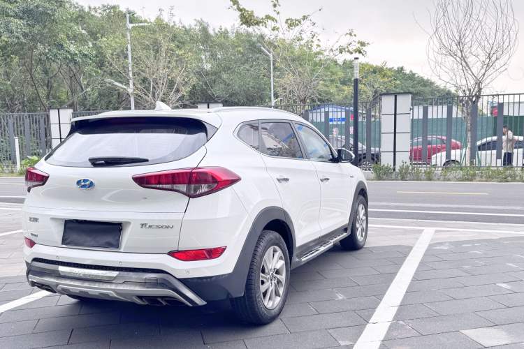 Used Hyundai Tucson 2015 1.6T Dual-Clutch Two-Wheel-Drive Smart Model Exterior 5