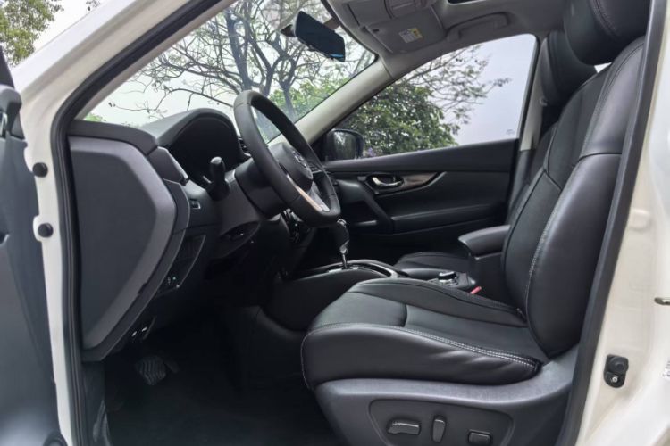 Used Nissan X-Trail 2019 2.5L CVT Smart Connect Leading Edition 4WD Interior 5