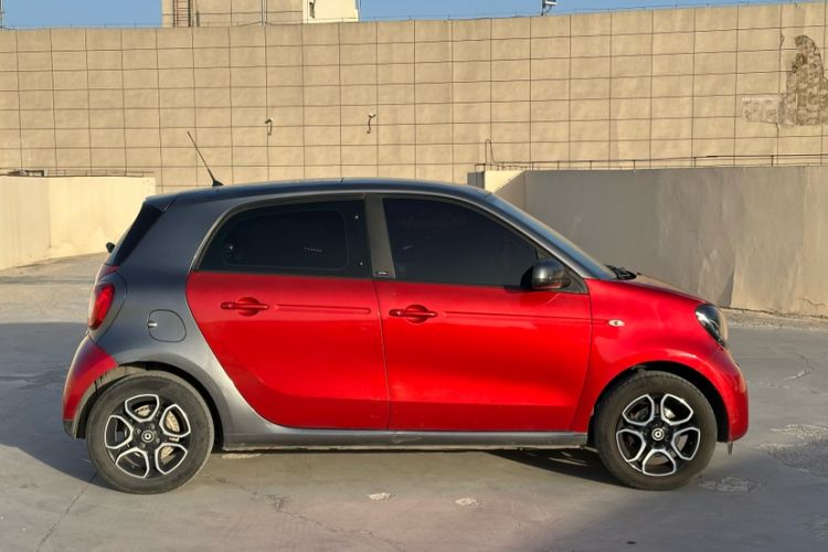 Used smart forfour 2016 0.9T 66 kW Pioneer Edition