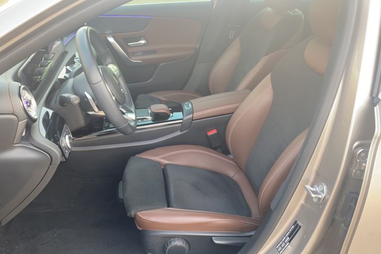 Used Mercedes-Benz A-Class 2022 Second Facelift A 200 L Sport Sedan Fashion Version
