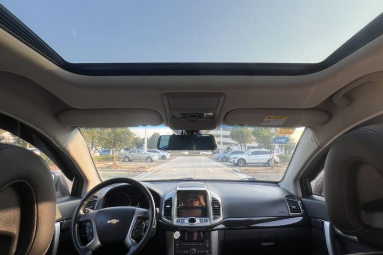 Used Chevrolet Captiva 2015 2.4L 4x4 Flagship Edition 7-Seater
