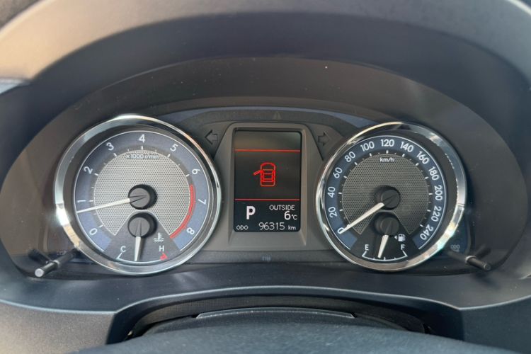 Used Toyota Corolla 2014 1.6L CVT GL-i Leather Edition Odometer Close Up