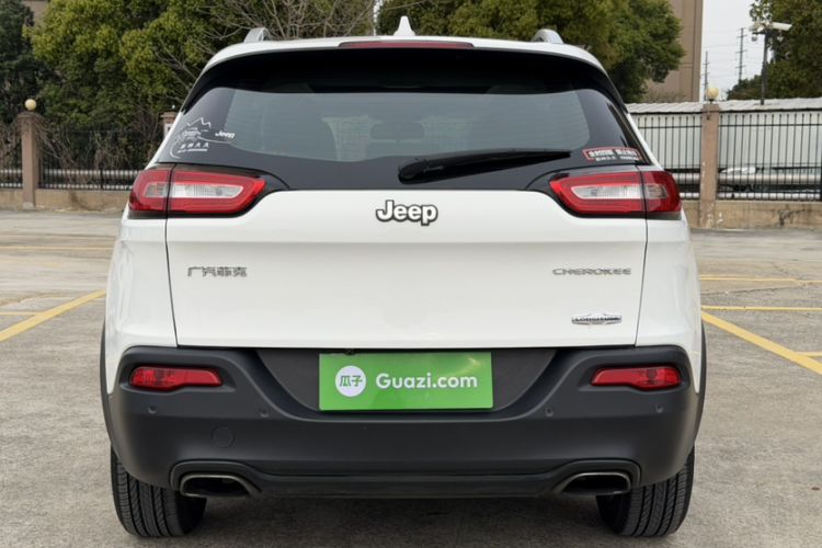 Used Jeep Cherokee 2016 2.4L Leading Edition
