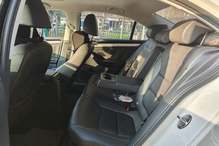 Used Volkswagen Sagitar 2017 230TSI Automatic Comfort Version
