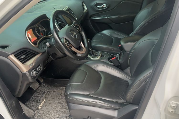 Used Jeep Cherokee 2017 2.0L Superior Edition