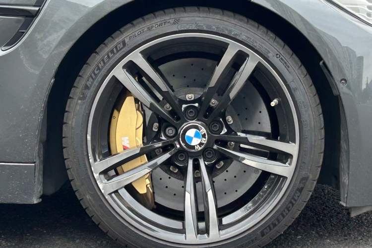 Used BMW M4 2014 M4 Convertible Coupé
