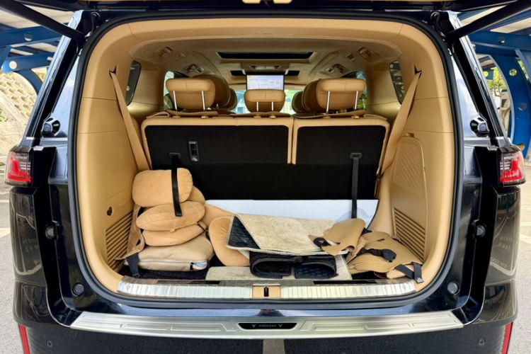 Used VOYAH Dream 2024 PHEV Ultra-Long Range Flagship Edition Trunk