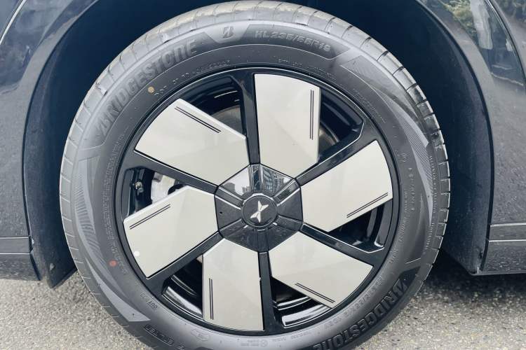 Used XPeng X9 2024 702 Ultra-Long Range Pro
