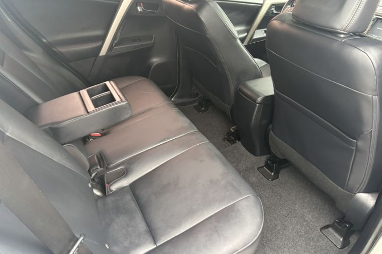 Used Toyota RAV4 2015 2.0L CVT Four-Wheel Drive New Edition