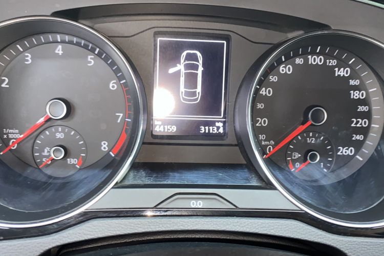 Used Volkswagen Magotan 2019 330TSI DSG Luxury Version China VI Standard Odometer Close Up