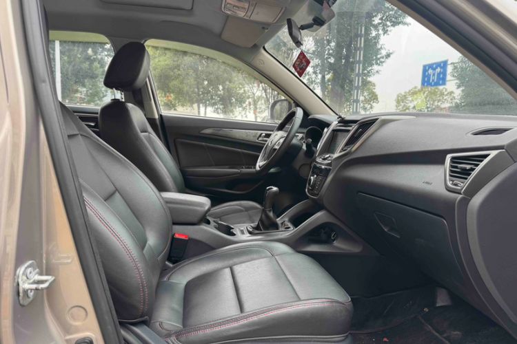 Used CHANGAN CS75 2016 2.0L Manual Luxury Version China IV Standard
