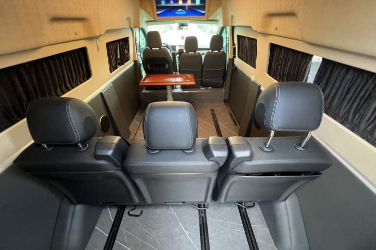 Used Ford Transit 2023 2.0T Diesel Automatic Multi-Purpose Commercial Vehicle Mid-Frame Mid-Roof 5/6 Seats Exterior 6