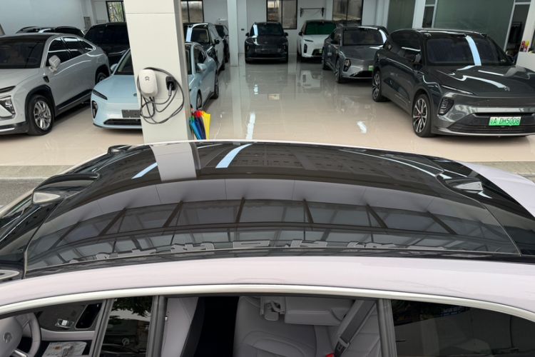 Used Nio ET5T 2025 75 kWh Touring Roof